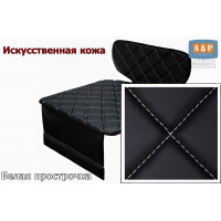 Коврик под детское автокресло-бустер. Искусственная кожа. Цвет: черный с белой прострочкой Ромб.